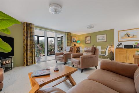 undefined, Brooks Avenue, Holsworthy