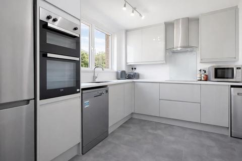 2 bedroom maisonette for sale, Watling Court,High Street, Elstree