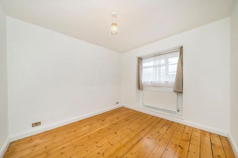 undefined, Queens Road, Twickenham TW1