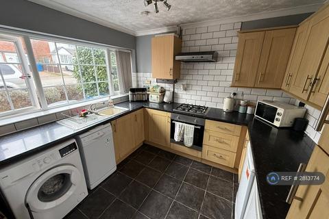 3 bedroom end of terrace house to rent, Manor Rise, Burntwood, WS7