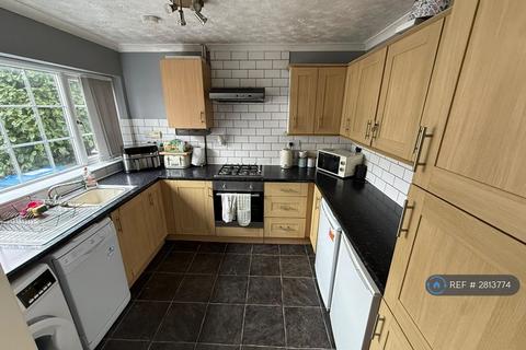 3 bedroom end of terrace house to rent, Manor Rise, Burntwood, WS7