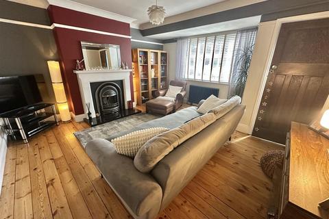 2 bedroom terraced house for sale, Huddersfield Road, Liversedge