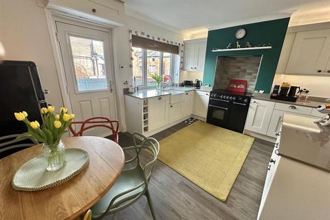 2 bedroom terraced house for sale, Huddersfield Road, Liversedge