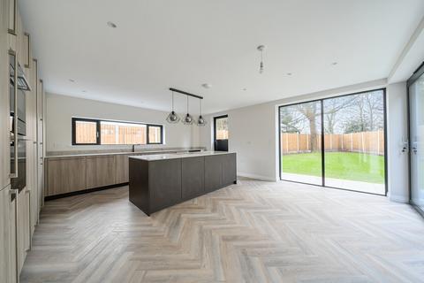 undefined, Kingfield Green, Woking GU22