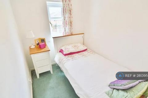 3 bedroom semi-detached house to rent, Harecastle Avenue, Manchester, M30