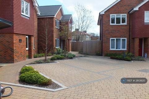 3 bedroom detached house to rent, Holly Close, St. Albans, AL1