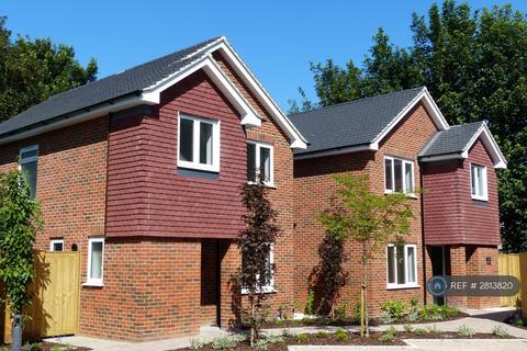 3 bedroom detached house to rent, Holly Close, St. Albans, AL1