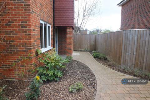 3 bedroom detached house to rent, Holly Close, St. Albans, AL1
