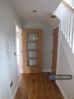 3 bedroom detached house to rent, Holly Close, St. Albans, AL1