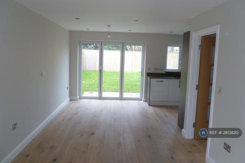 3 bedroom detached house to rent, Holly Close, St. Albans, AL1