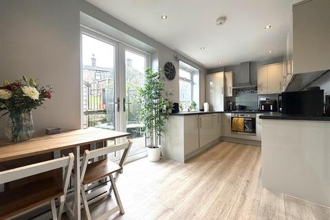 3 bedroom townhouse for sale, Prospect Gardens, Bradford BD13