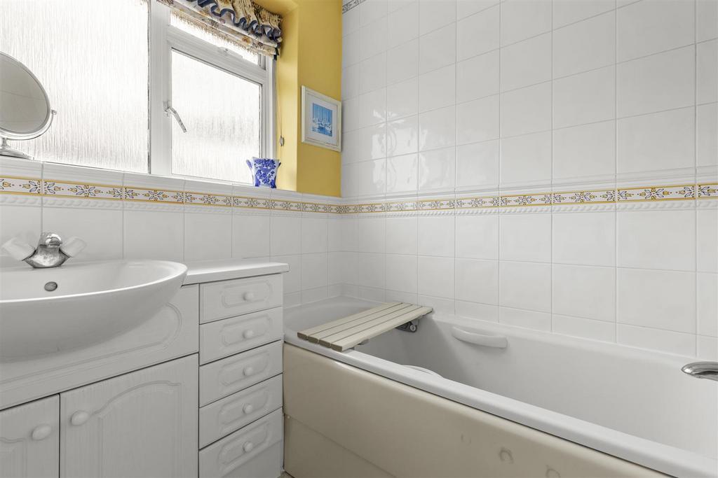Karibu, Missenden Road, HP15 6 DN-3.jpg