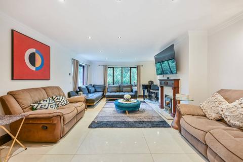 5 bedroom detached house to rent, The Fisheries, Bray, Maidenhead, SL6