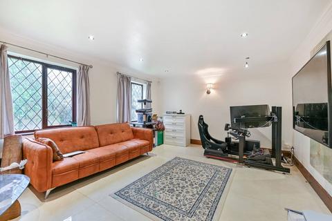 5 bedroom detached house to rent, The Fisheries, Bray, Maidenhead, SL6