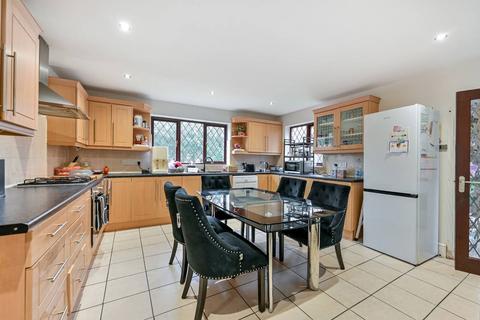 5 bedroom detached house to rent, The Fisheries, Bray, Maidenhead, SL6