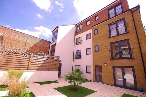 2 bedroom flat to rent, Queens Road, Watford, WD17