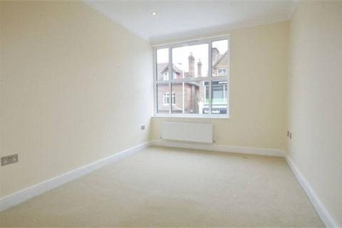 2 bedroom flat to rent, Queens Road, Watford, WD17