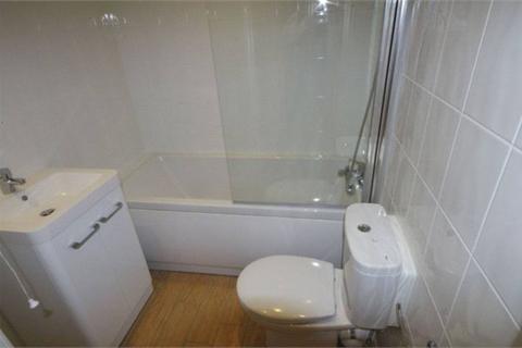 2 bedroom flat to rent, Queens Road, Watford, WD17