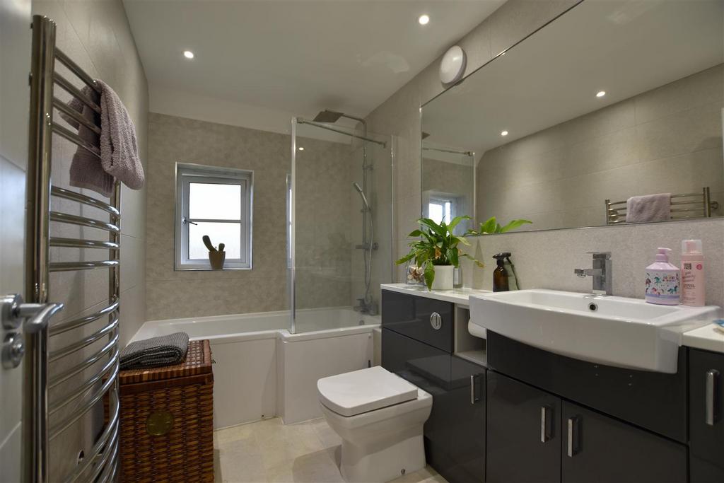 Bathroom.JPG