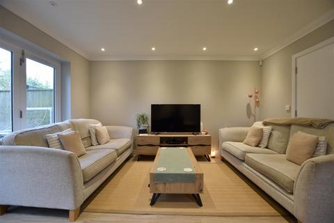 undefined, Penfold Close, Reigate