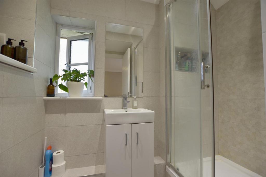 Ensuite.JPG