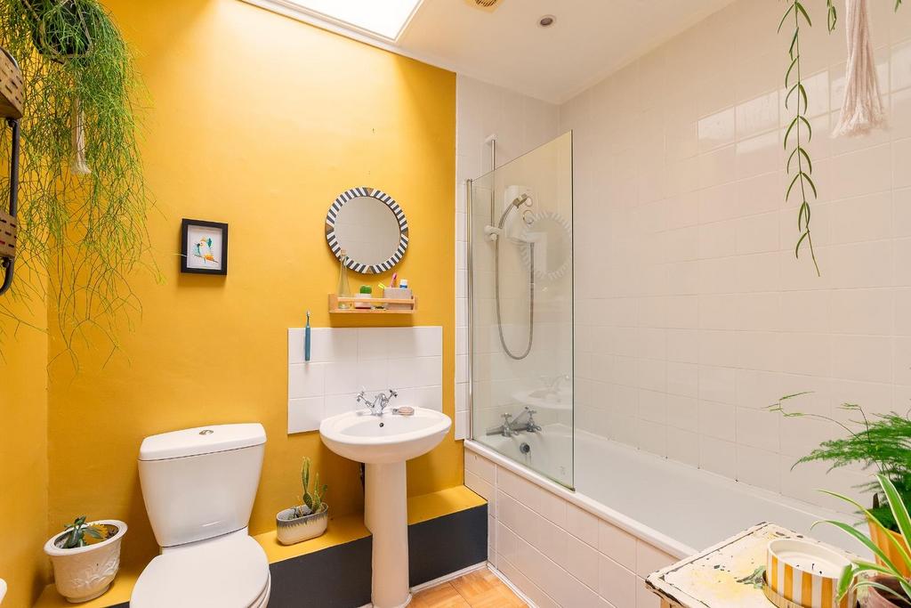 1 F8 STN - Bathroom B.jpg