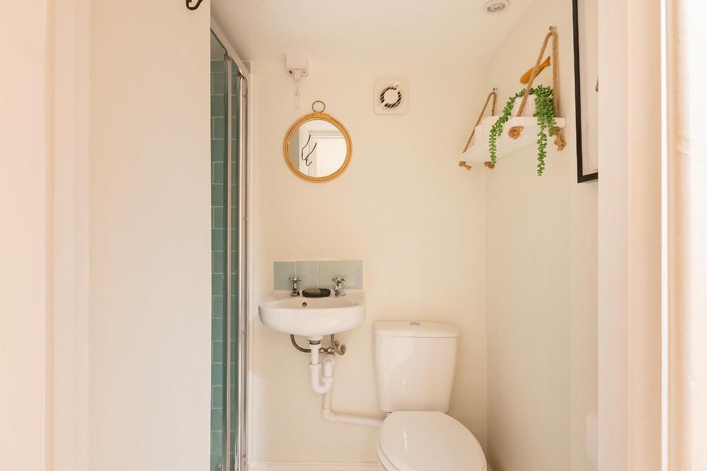 1 F8 STN - Ensuite A.jpg