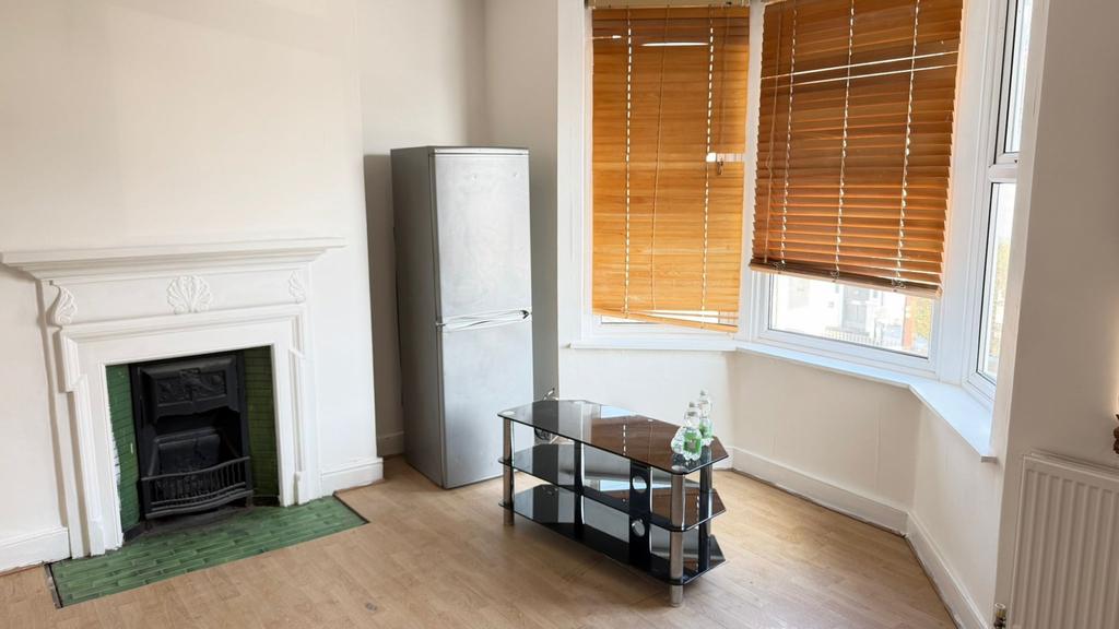 4 bed terraced house for sale Totterdown Street,