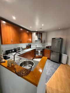 2 bedroom flat to rent, City Road East, M15 4QE