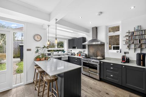 4 bedroom semi-detached house for sale, Ruskin Walk, London, SE24