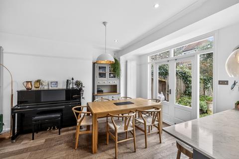 4 bedroom semi-detached house for sale, Ruskin Walk, London, SE24