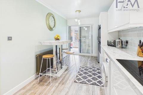3 bedroom terraced house for sale, Hopton Road, Stevenage
