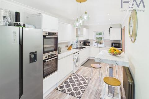 3 bedroom terraced house for sale, Hopton Road, Stevenage