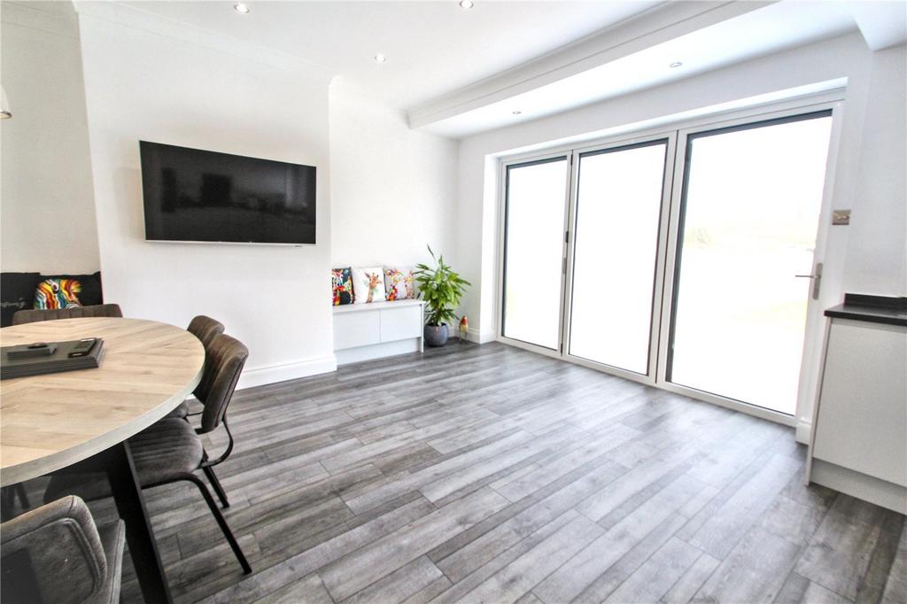 Dining Area (2)