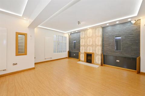 3 bedroom flat for sale, Berkeley Court, Glentworth Street, Marylebone NW1