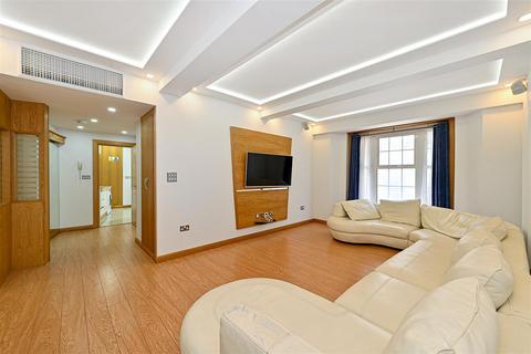 3 bedroom flat for sale, Berkeley Court, Glentworth Street, Marylebone NW1