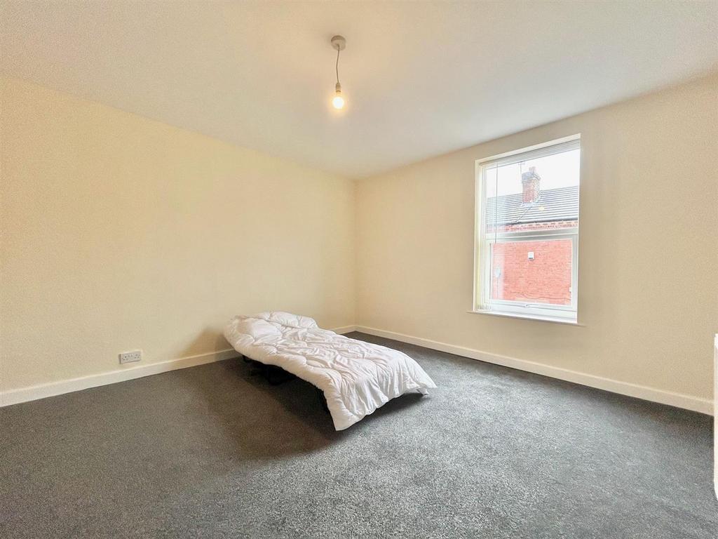 Bedroom 1.jpg