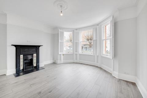 2 bedroom flat to rent, Fulham Road, London, SW6