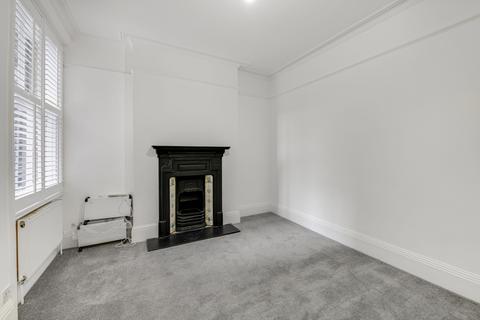 2 bedroom flat to rent, Fulham Road, London, SW6
