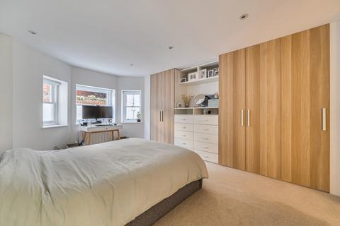 3 bedroom flat for sale, Woodchurch Road, South Hampstead, London, NW6
