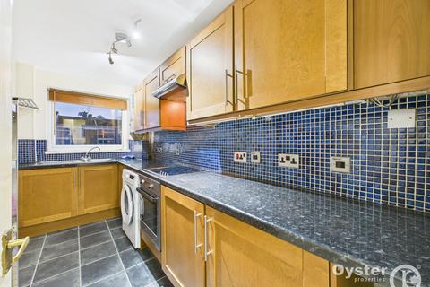 1 bedroom flat to rent, Claybury, Bushey, WD23