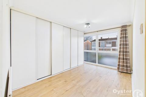 1 bedroom flat to rent, Claybury, Bushey, WD23