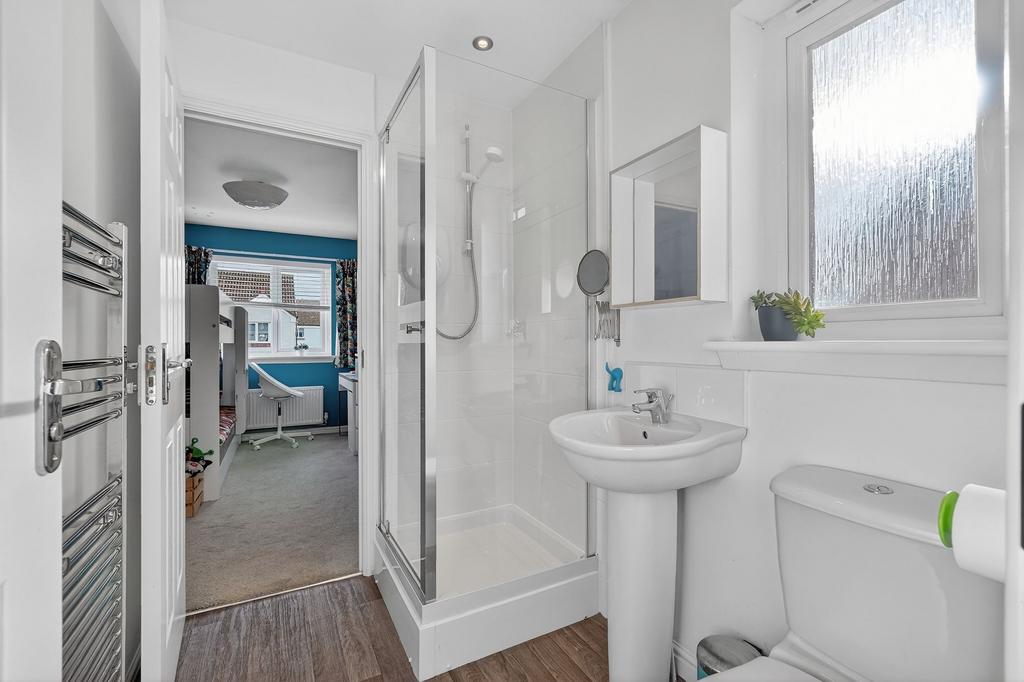 Jack n Jill En Suite