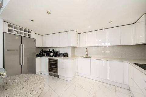 1 bedroom flat for sale, Lombard Road, London SW11