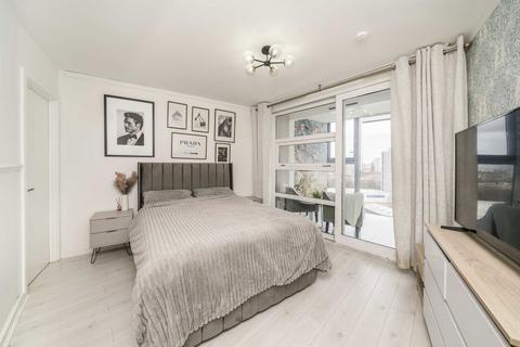1 bedroom flat for sale, Lombard Road, London SW11
