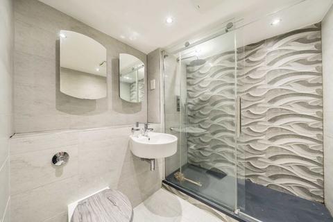 1 bedroom flat for sale, Lombard Road, London SW11