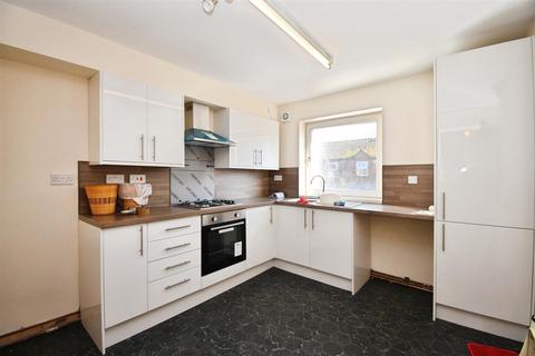 2 bedroom flat for sale, Elm Tree Court, Cottingham