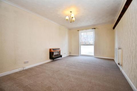 2 bedroom flat for sale, Elm Tree Court, Cottingham