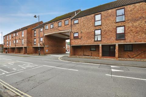 2 bedroom flat for sale, Elm Tree Court, Cottingham