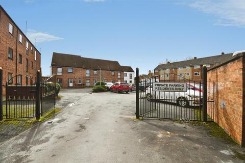 2 bedroom flat for sale, Elm Tree Court, Cottingham